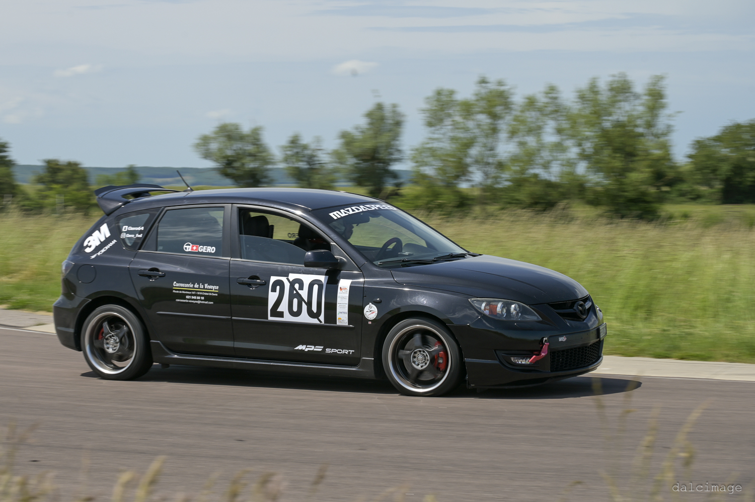 Voiture sur le circuit de pouilly - asaav.ch