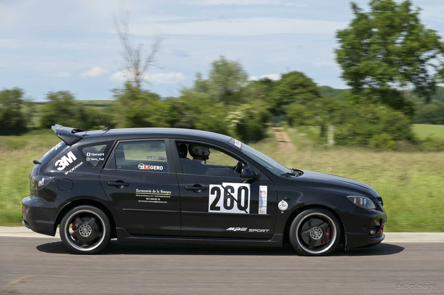 Voiture sur le circuit de pouilly - asaav.ch