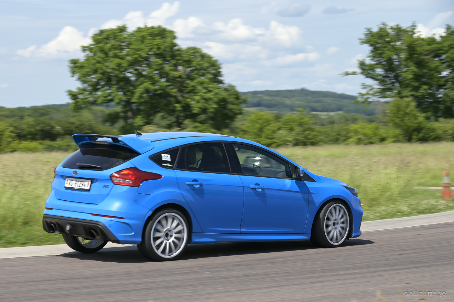 Voiture sur le circuit de pouilly - asaav.ch