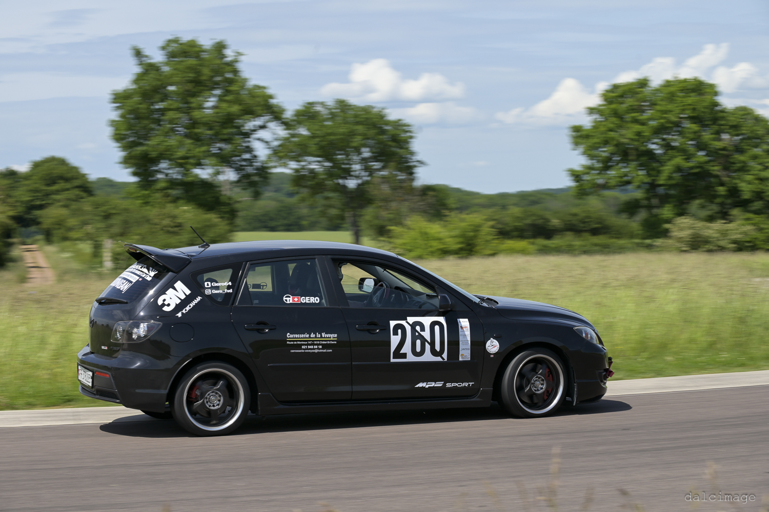 Voiture sur le circuit de pouilly - asaav.ch