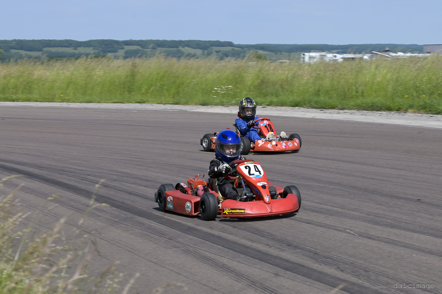 Voiture sur le circuit de pouilly - asaav.ch