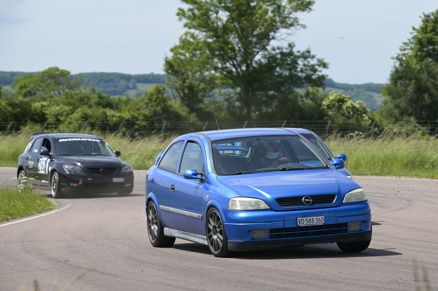 Voiture sur le circuit de pouilly - asaav.ch