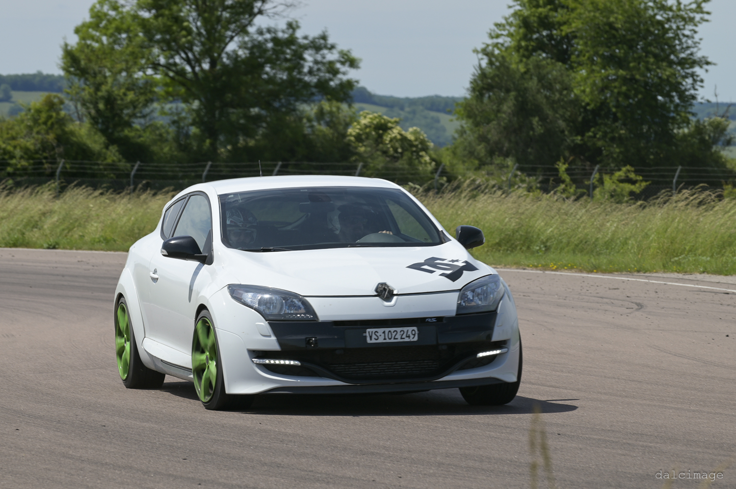 Voiture sur le circuit de pouilly - asaav.ch