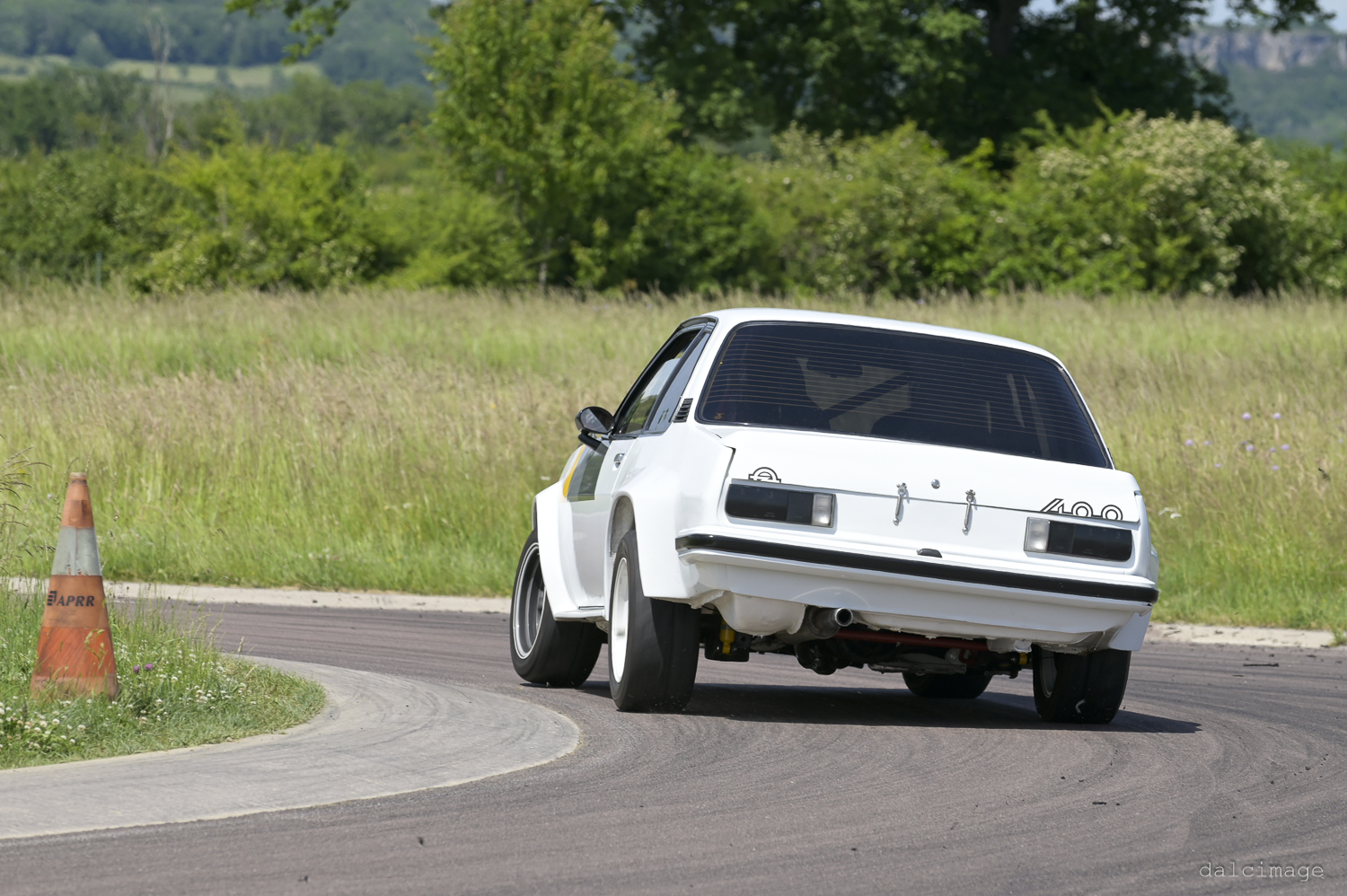 Voiture sur le circuit de pouilly - asaav.ch