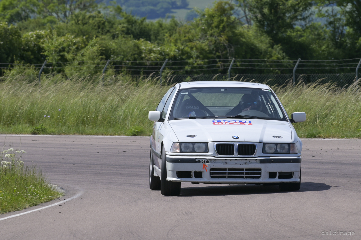 Voiture sur le circuit de pouilly - asaav.ch