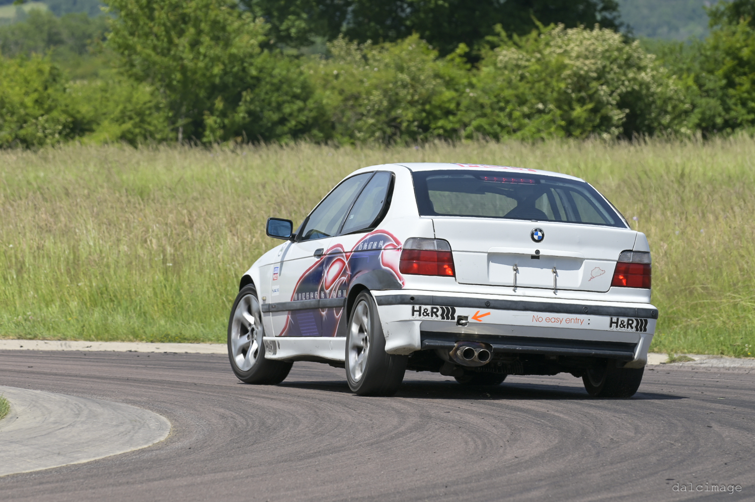 Voiture sur le circuit de pouilly - asaav.ch