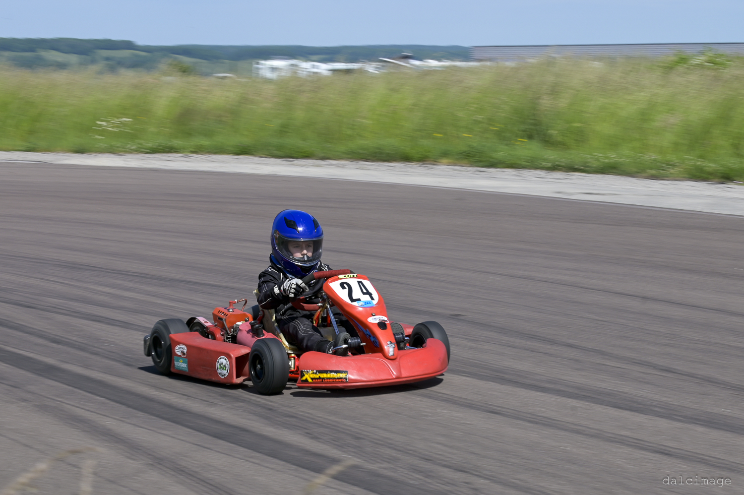 Voiture sur le circuit de pouilly - asaav.ch