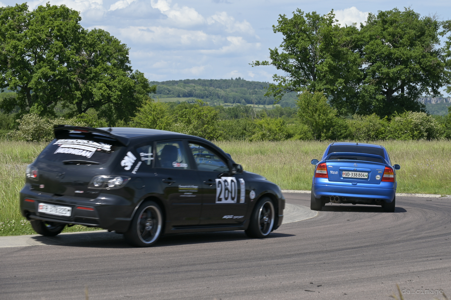 Voiture sur le circuit de pouilly - asaav.ch