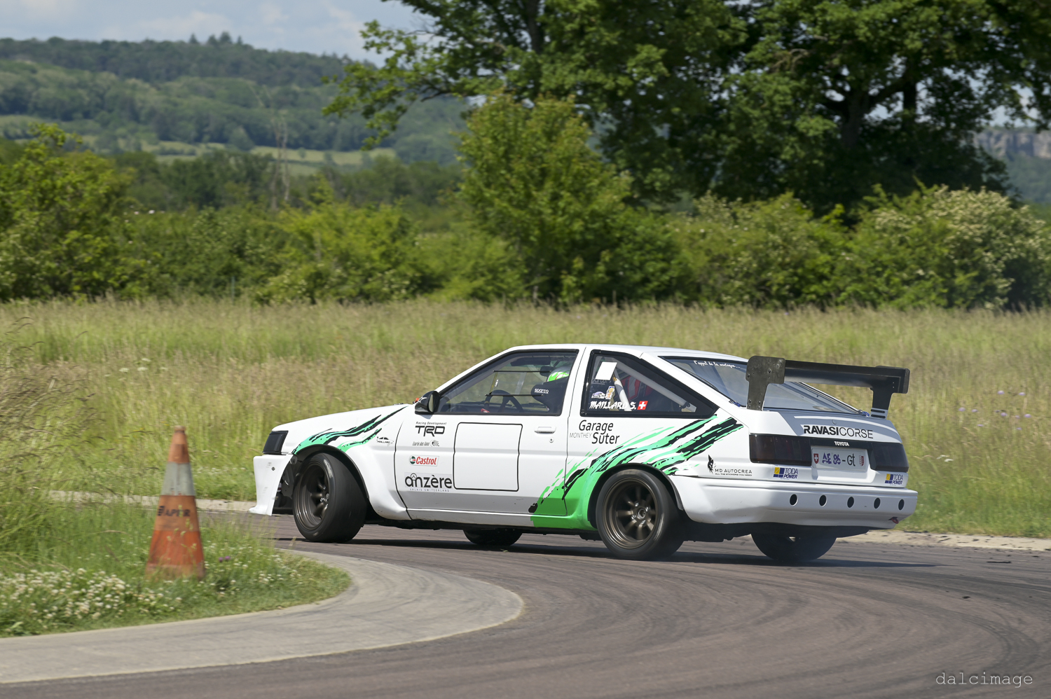Voiture sur le circuit de pouilly - asaav.ch