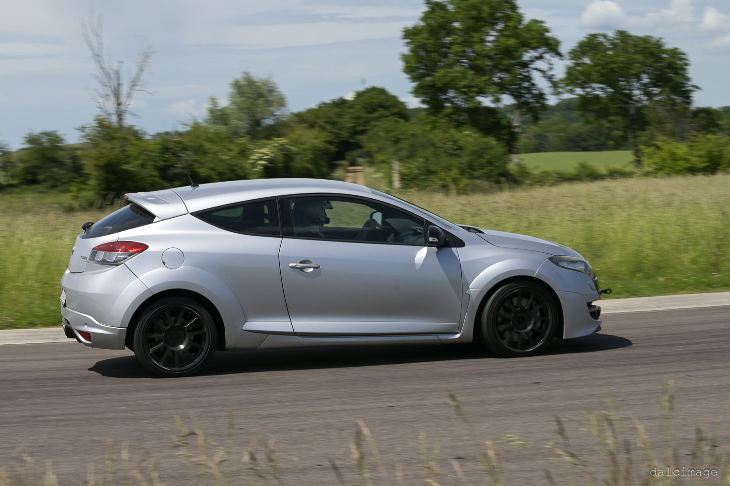 Voiture sur le circuit de pouilly - asaav.ch