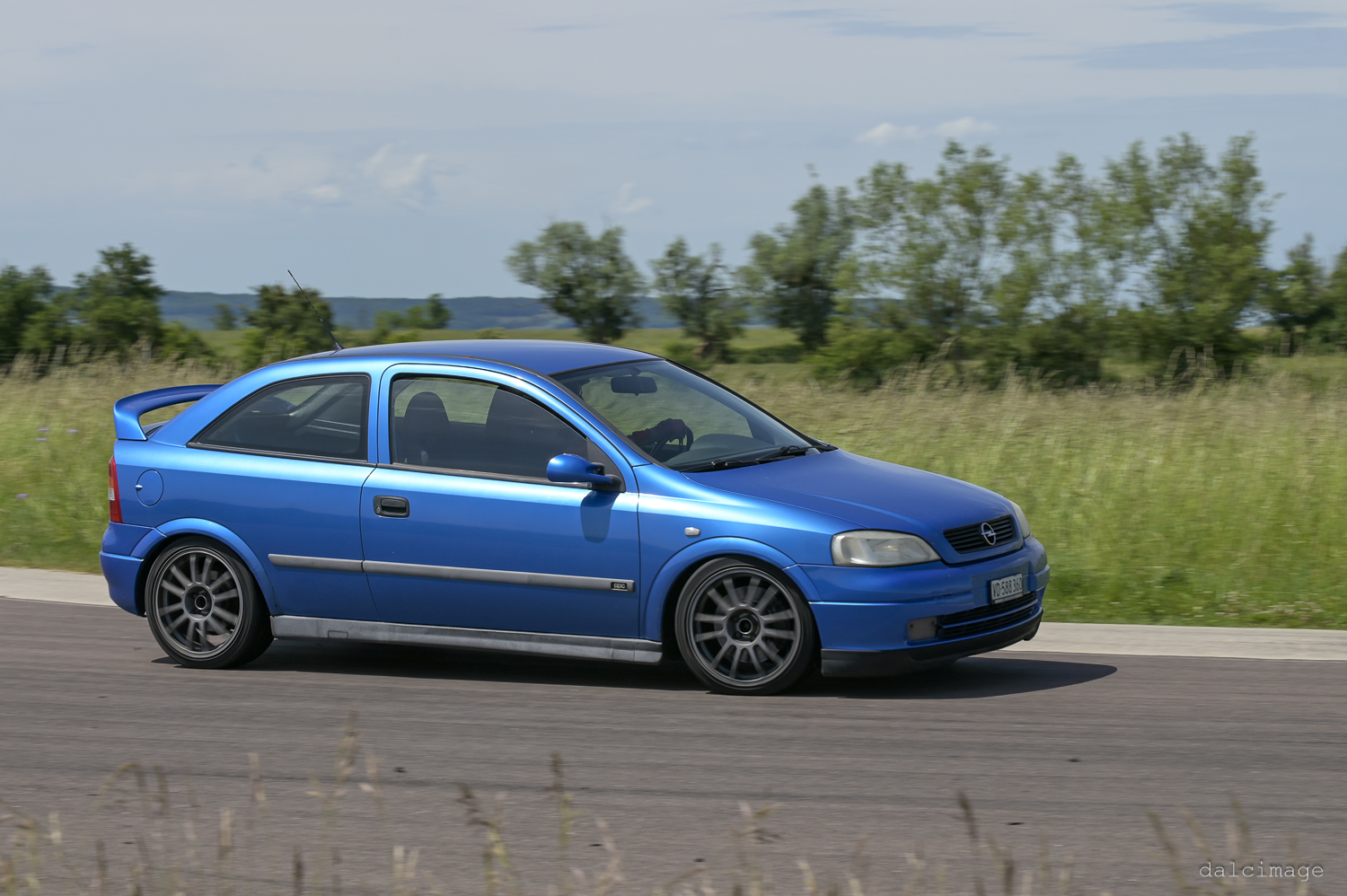 Voiture sur le circuit de pouilly - asaav.ch
