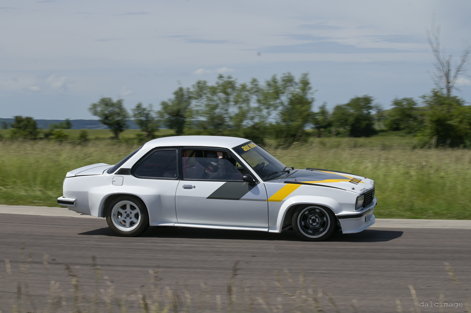 Voiture sur le circuit de pouilly - asaav.ch