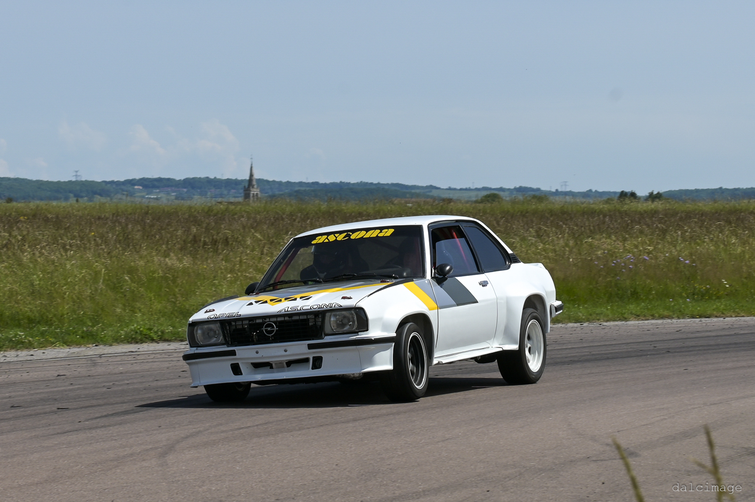 Voiture sur le circuit de pouilly - asaav.ch