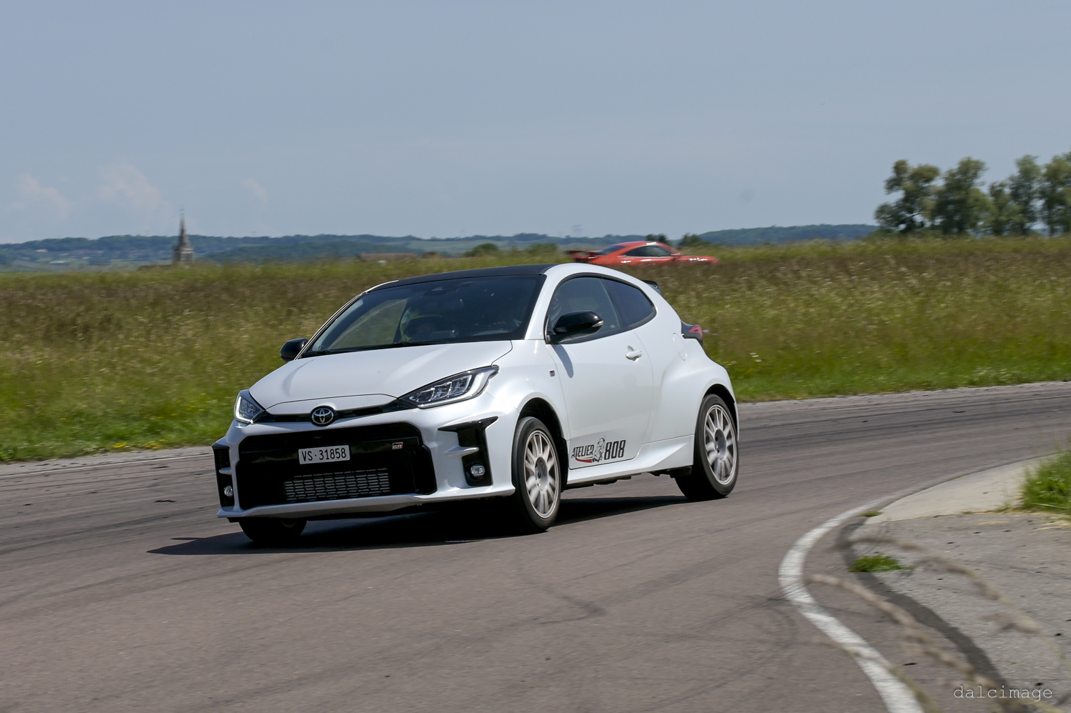 Voiture sur le circuit de pouilly - asaav.ch