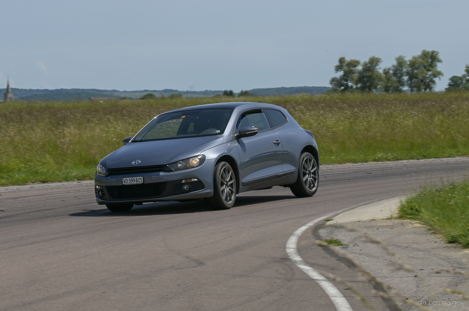 Voiture sur le circuit de pouilly - asaav.ch