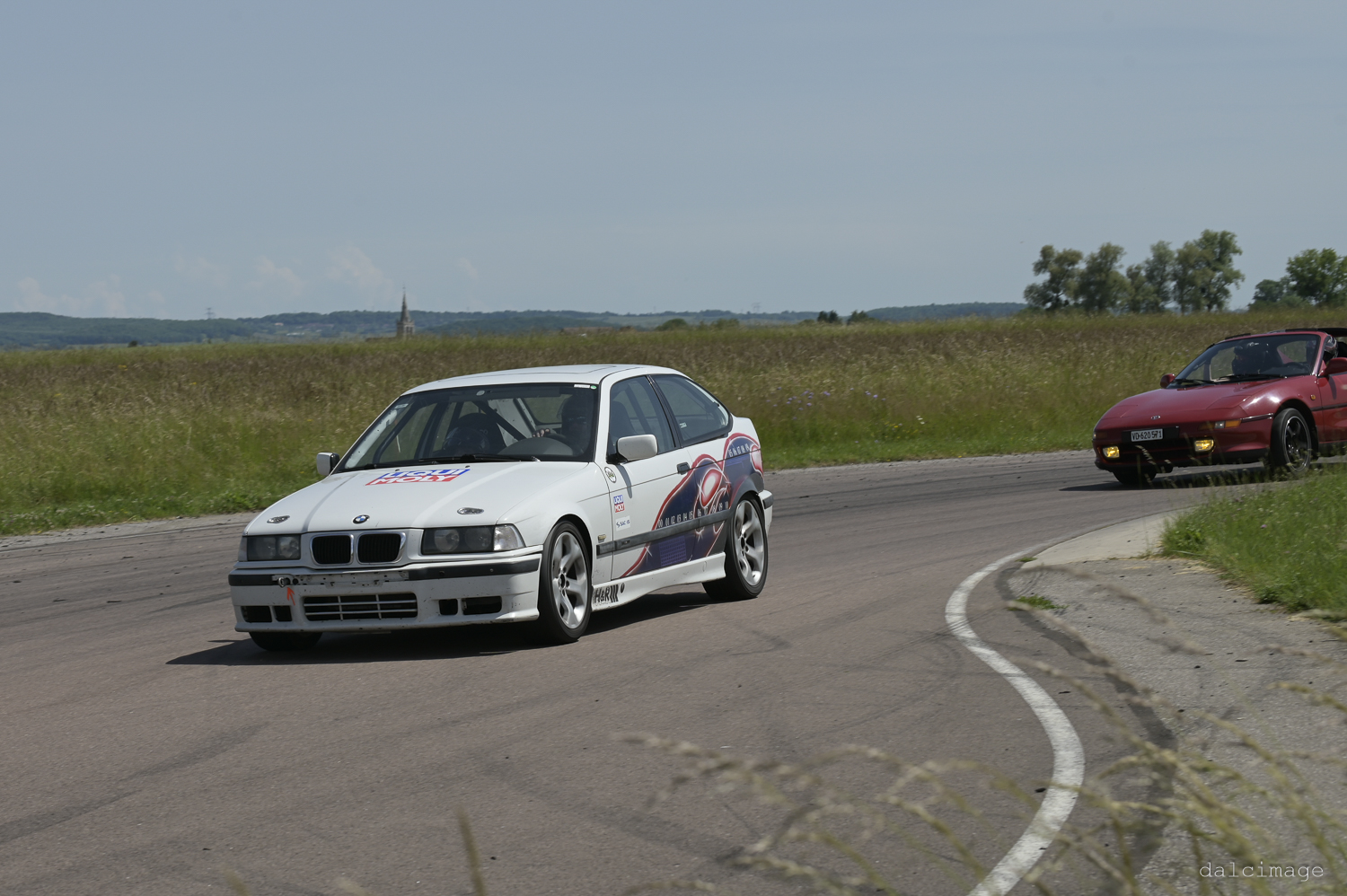 Voiture sur le circuit de pouilly - asaav.ch