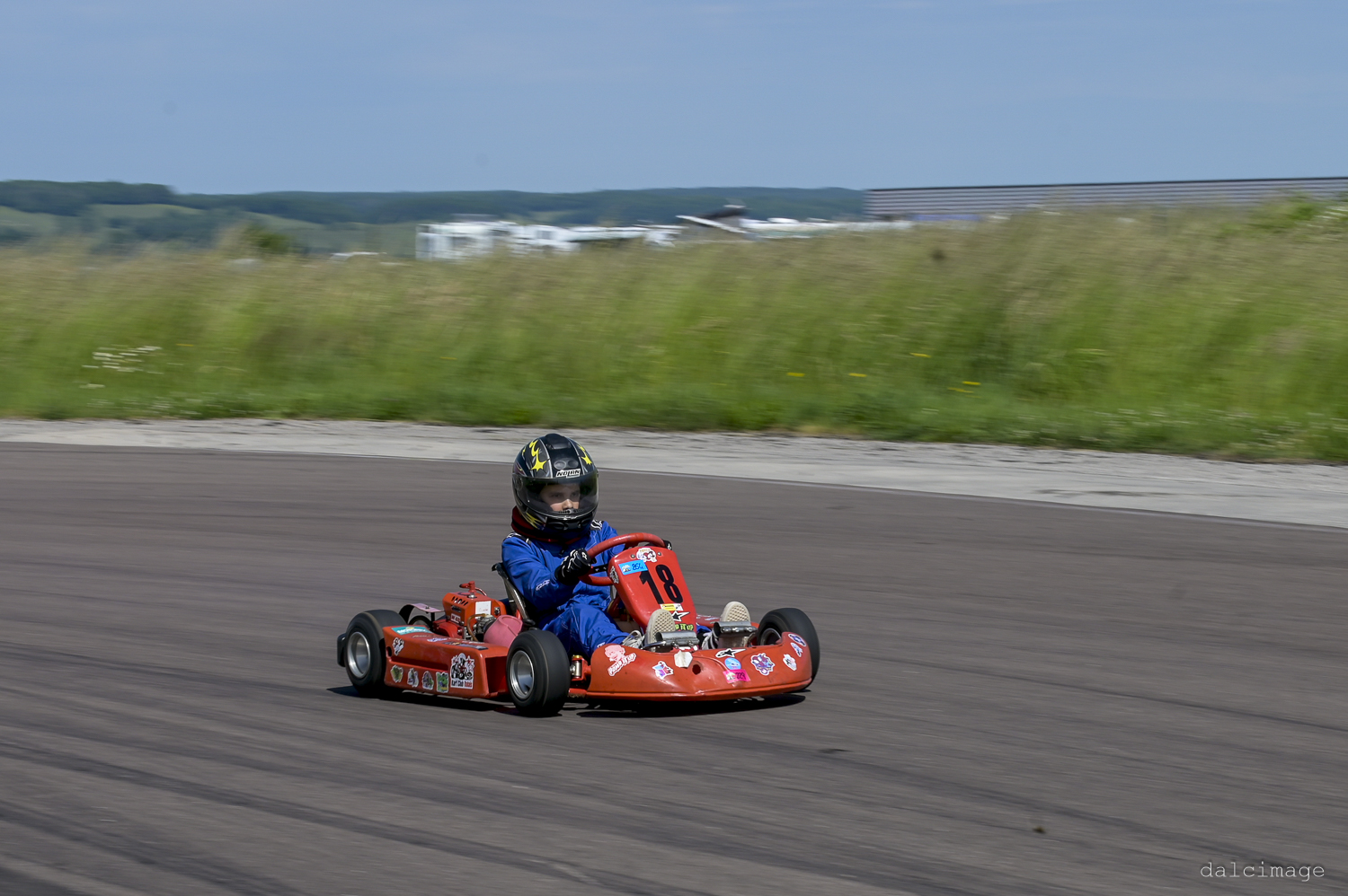 Voiture sur le circuit de pouilly - asaav.ch