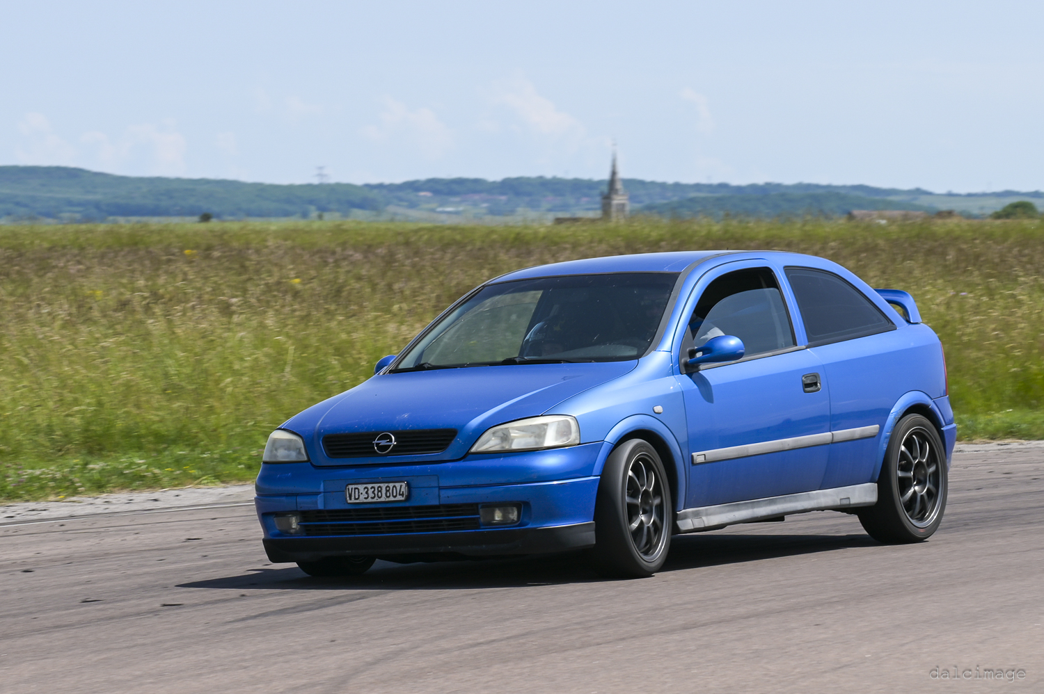 Voiture sur le circuit de pouilly - asaav.ch