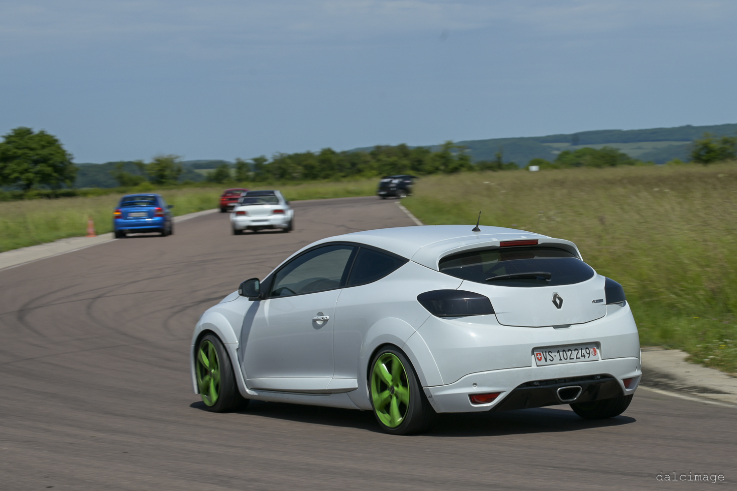 Voiture sur le circuit de pouilly - asaav.ch