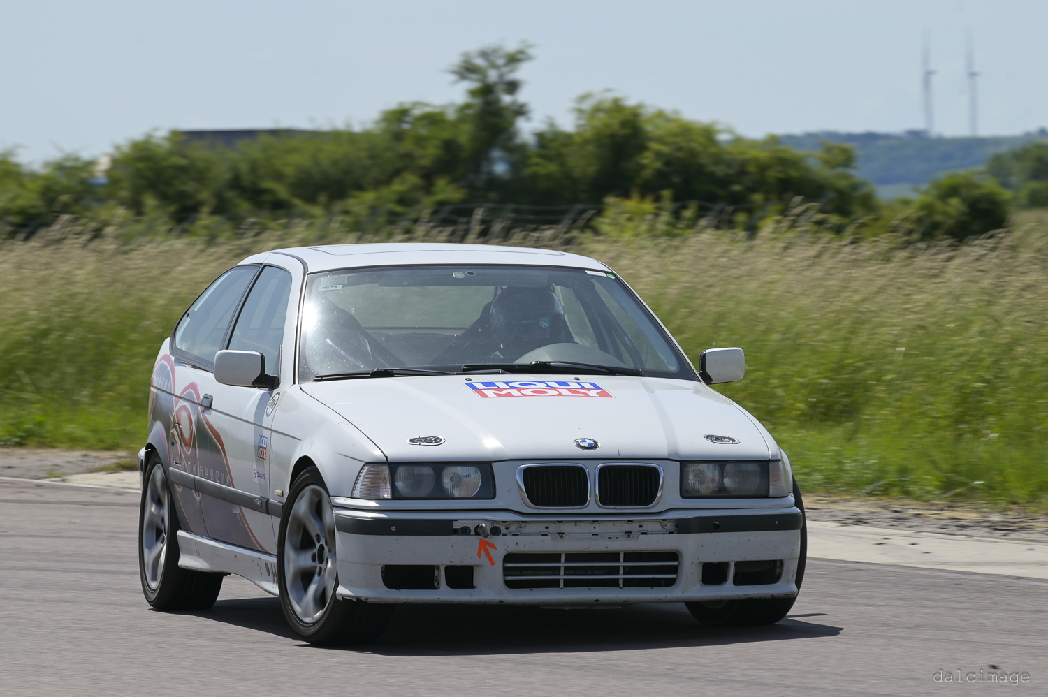 Voiture sur le circuit de pouilly - asaav.ch