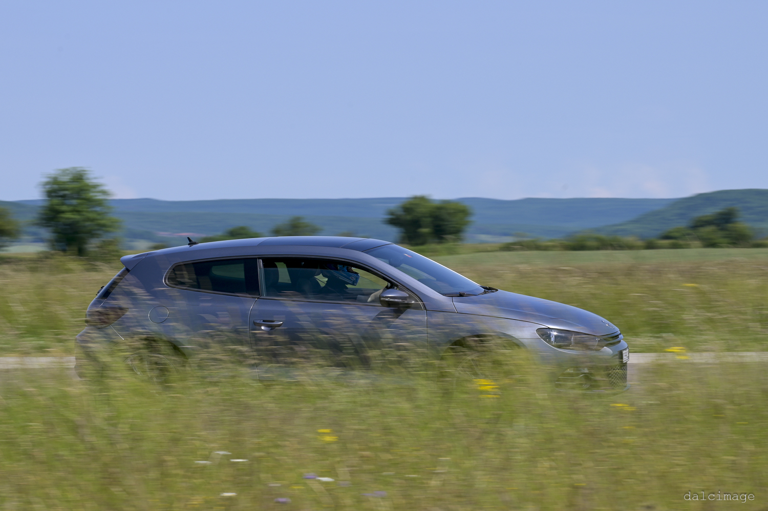 Voiture sur le circuit de pouilly - asaav.ch