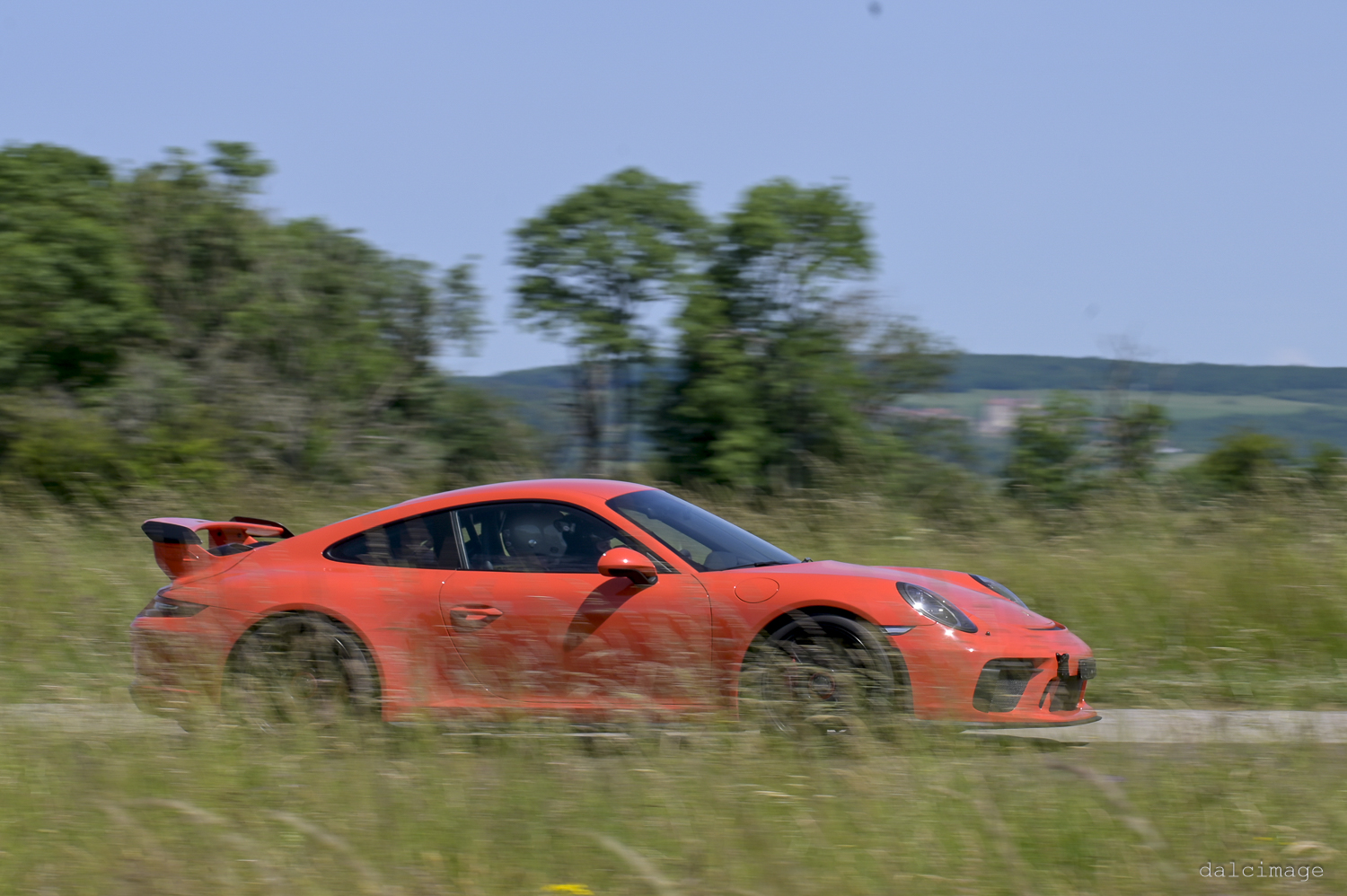 Voiture sur le circuit de pouilly - asaav.ch