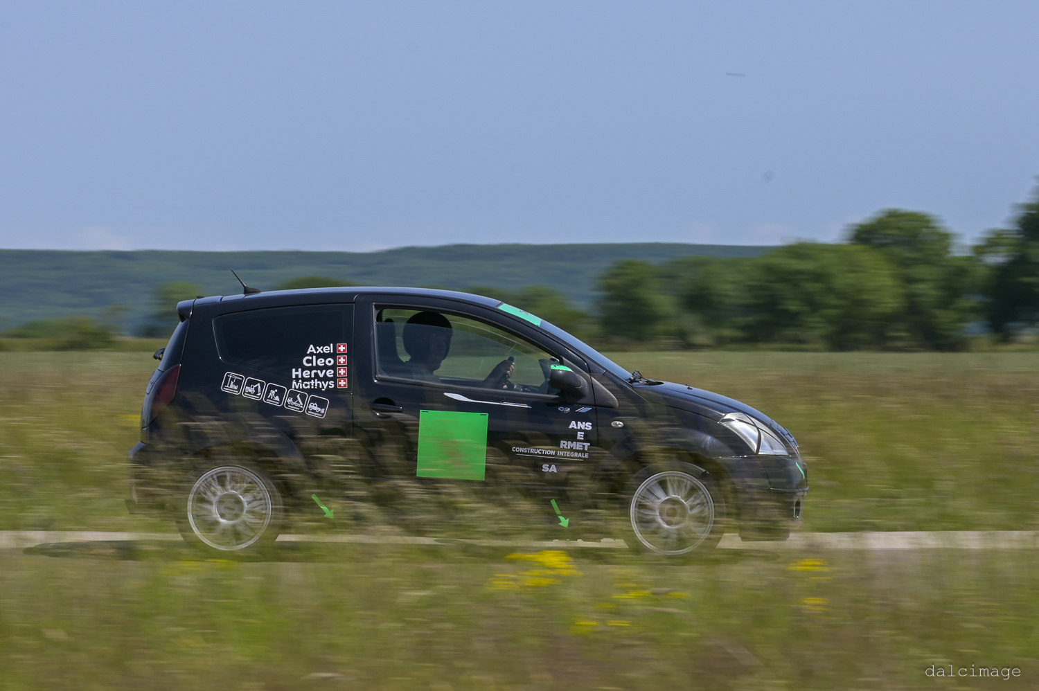 Voiture sur le circuit de pouilly - asaav.ch
