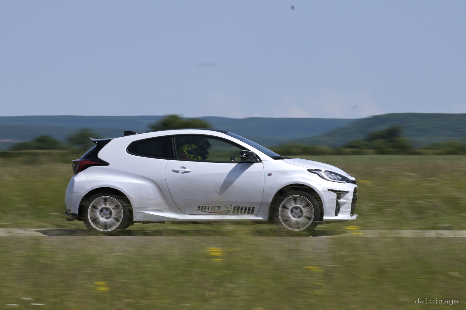 Voiture sur le circuit de pouilly - asaav.ch
