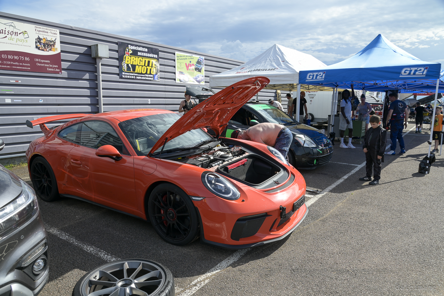 Voiture sur le circuit de pouilly - asaav.ch