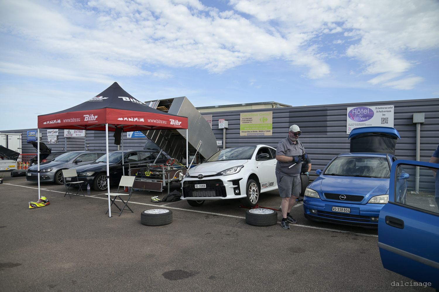 Voiture sur le circuit de pouilly - asaav.ch