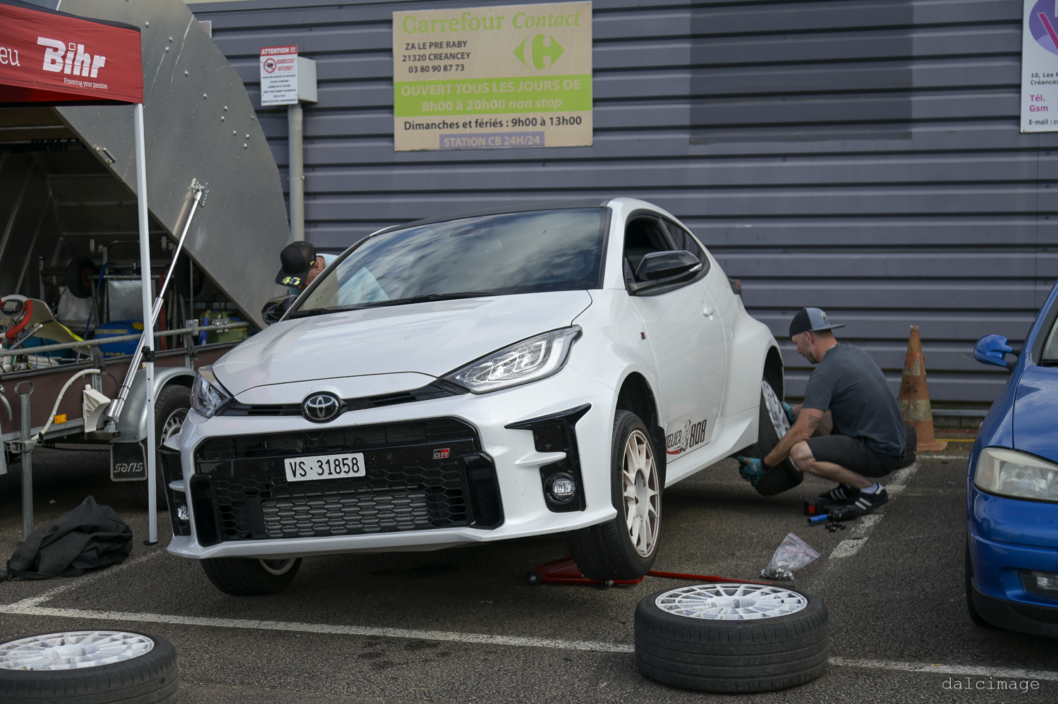 Voiture sur le circuit de pouilly - asaav.ch