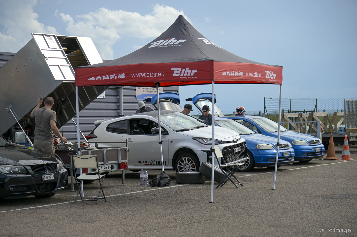 Voiture sur le circuit de pouilly - asaav.ch