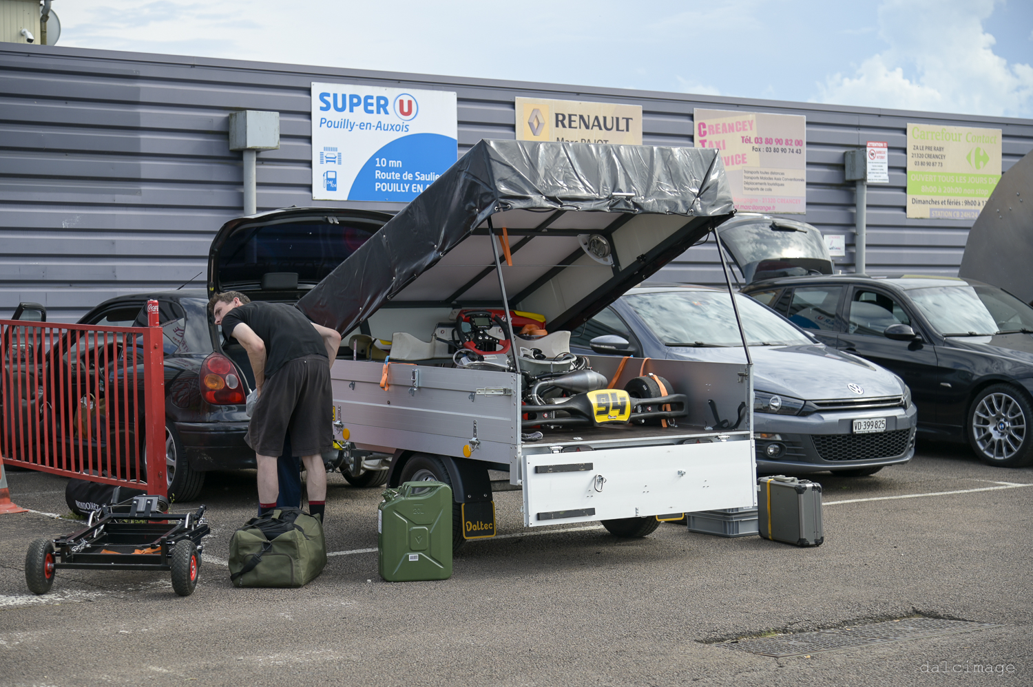 Voiture sur le circuit de pouilly - asaav.ch