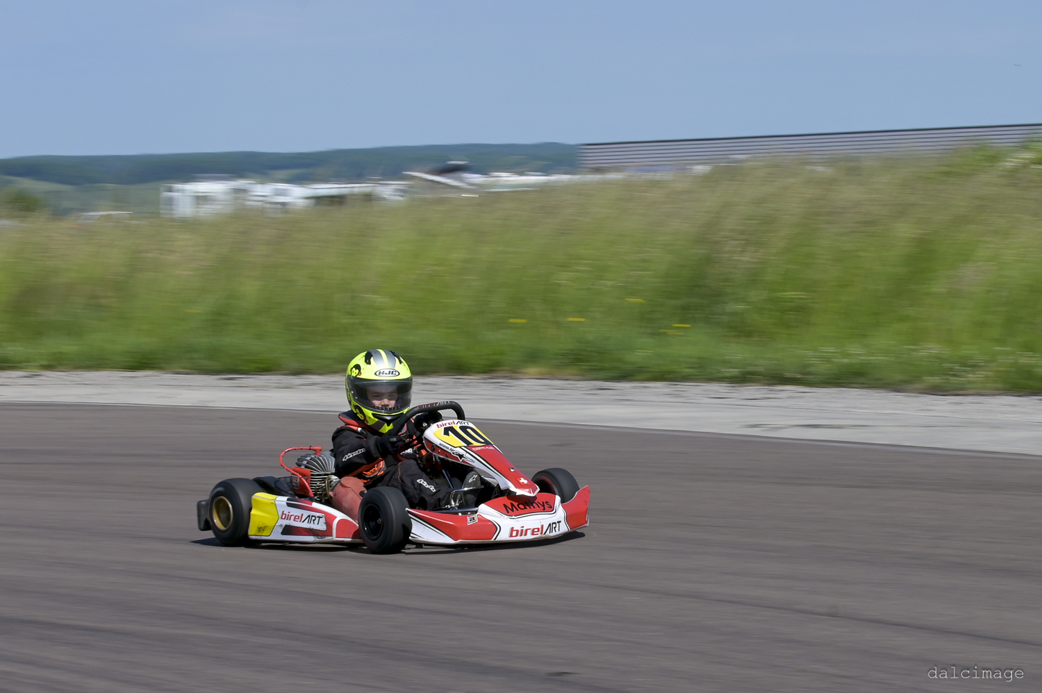 Voiture sur le circuit de pouilly - asaav.ch