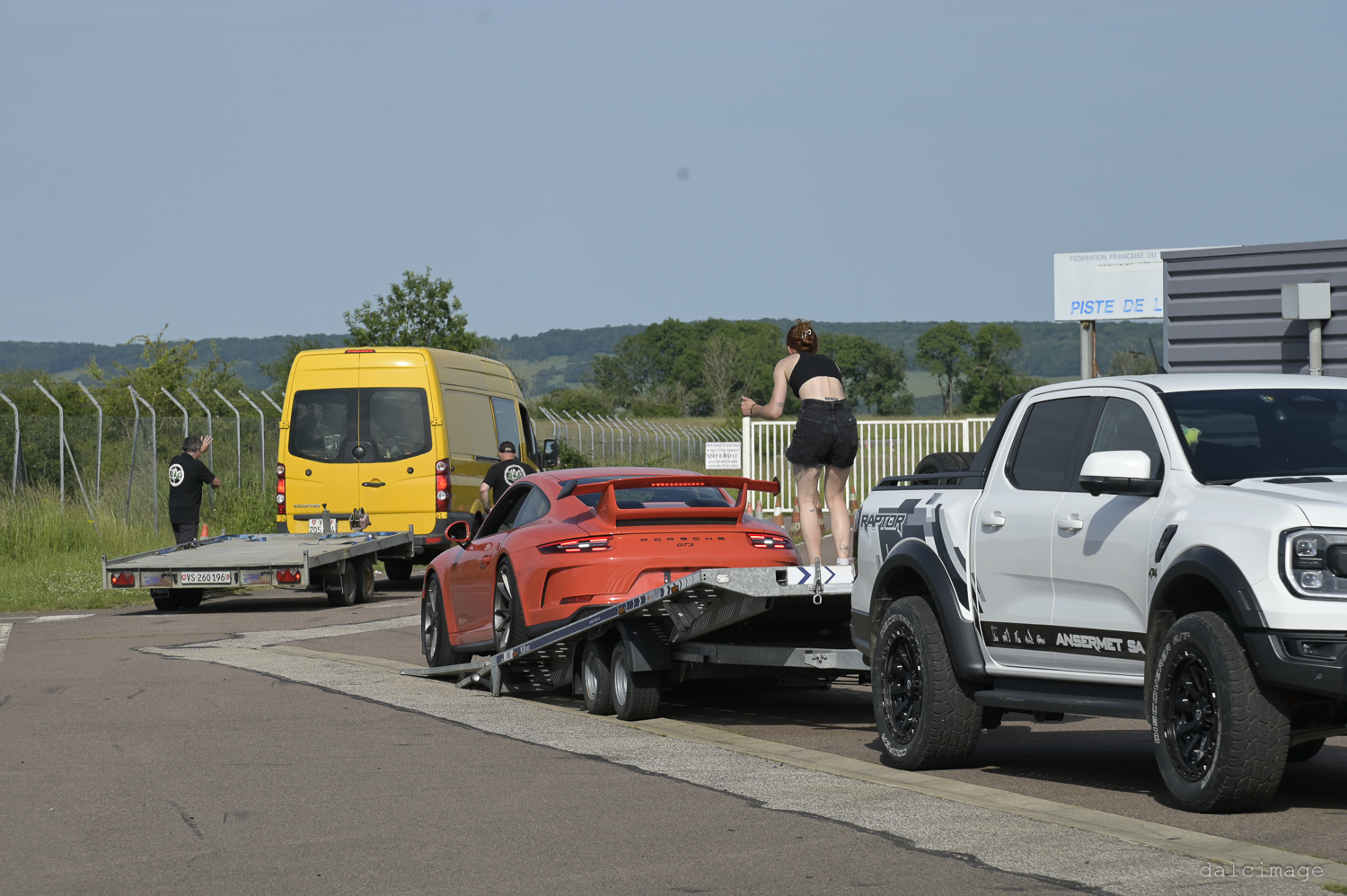 Voiture sur le circuit de pouilly - asaav.ch