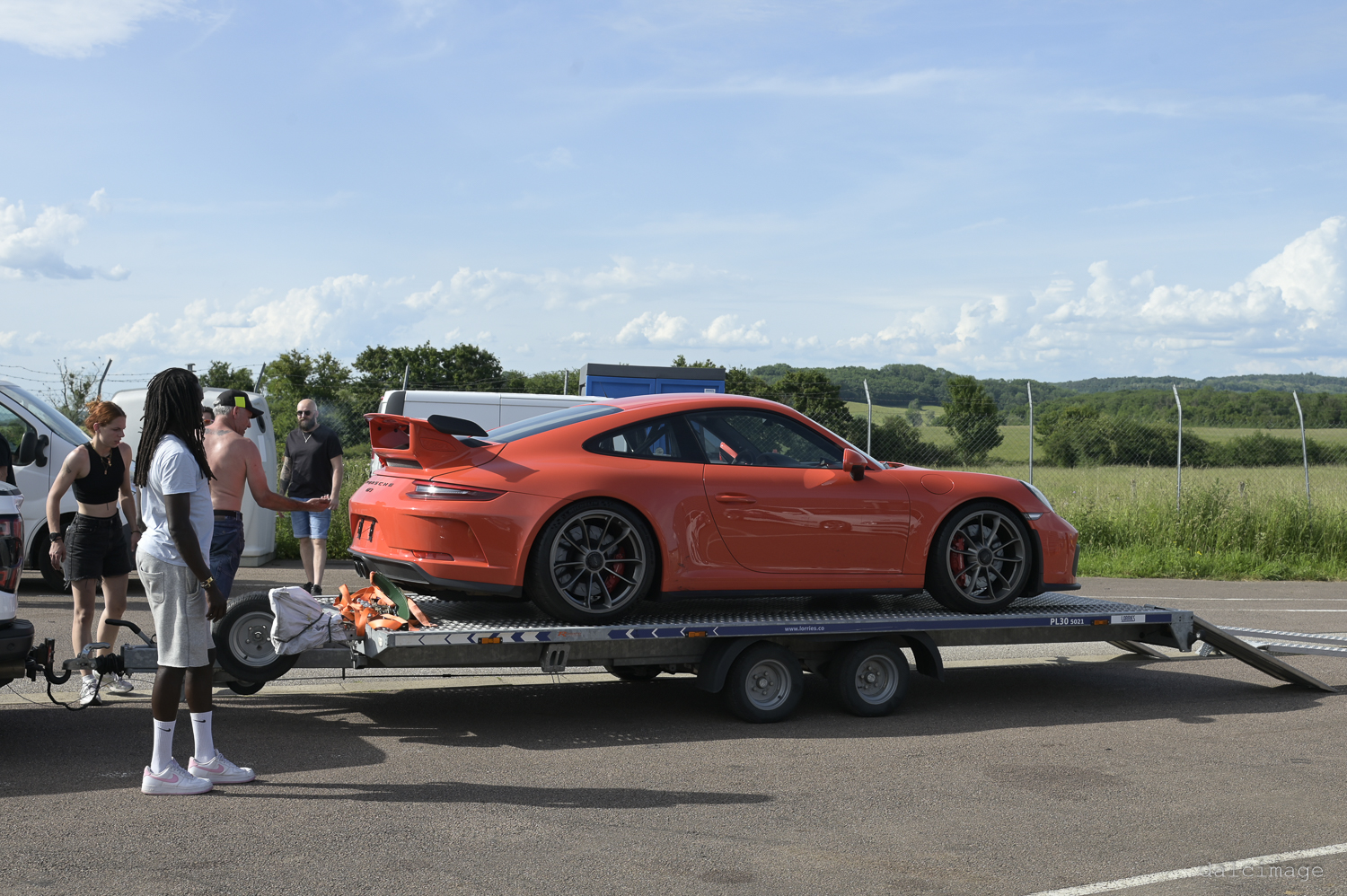 Voiture sur le circuit de pouilly - asaav.ch