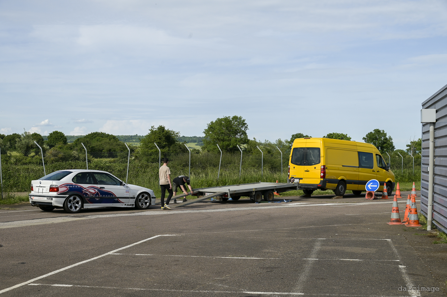 Voiture sur le circuit de pouilly - asaav.ch