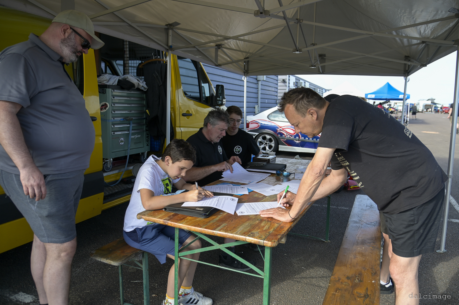 Voiture sur le circuit de pouilly - asaav.ch