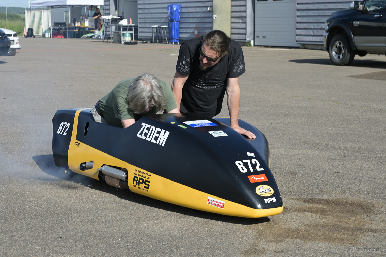 Voiture sur le circuit de pouilly - asaav.ch