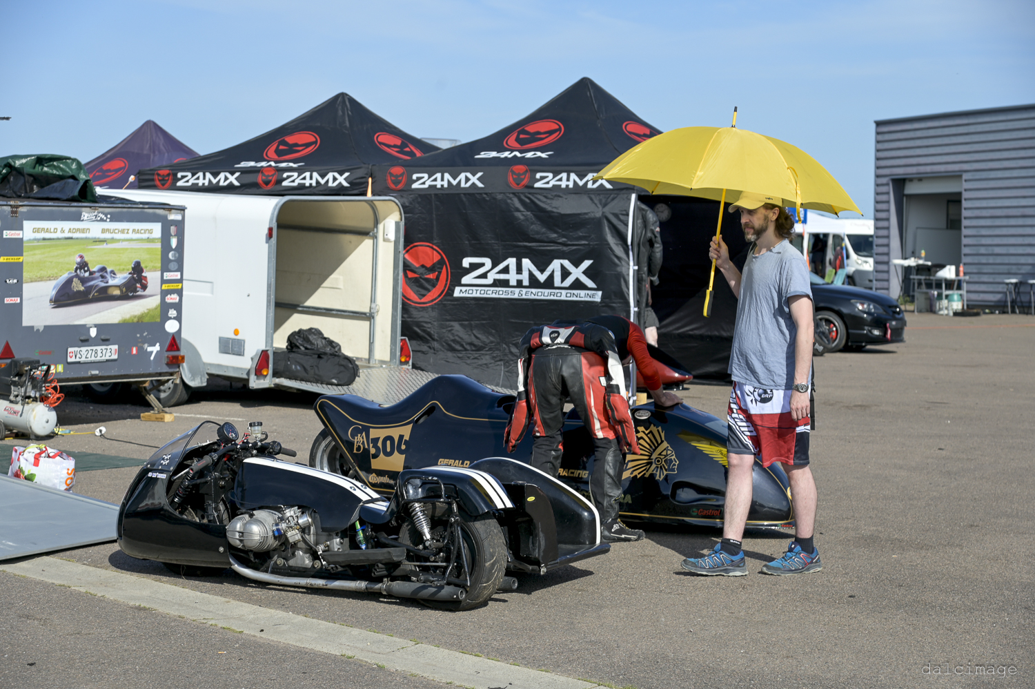 Voiture sur le circuit de pouilly - asaav.ch