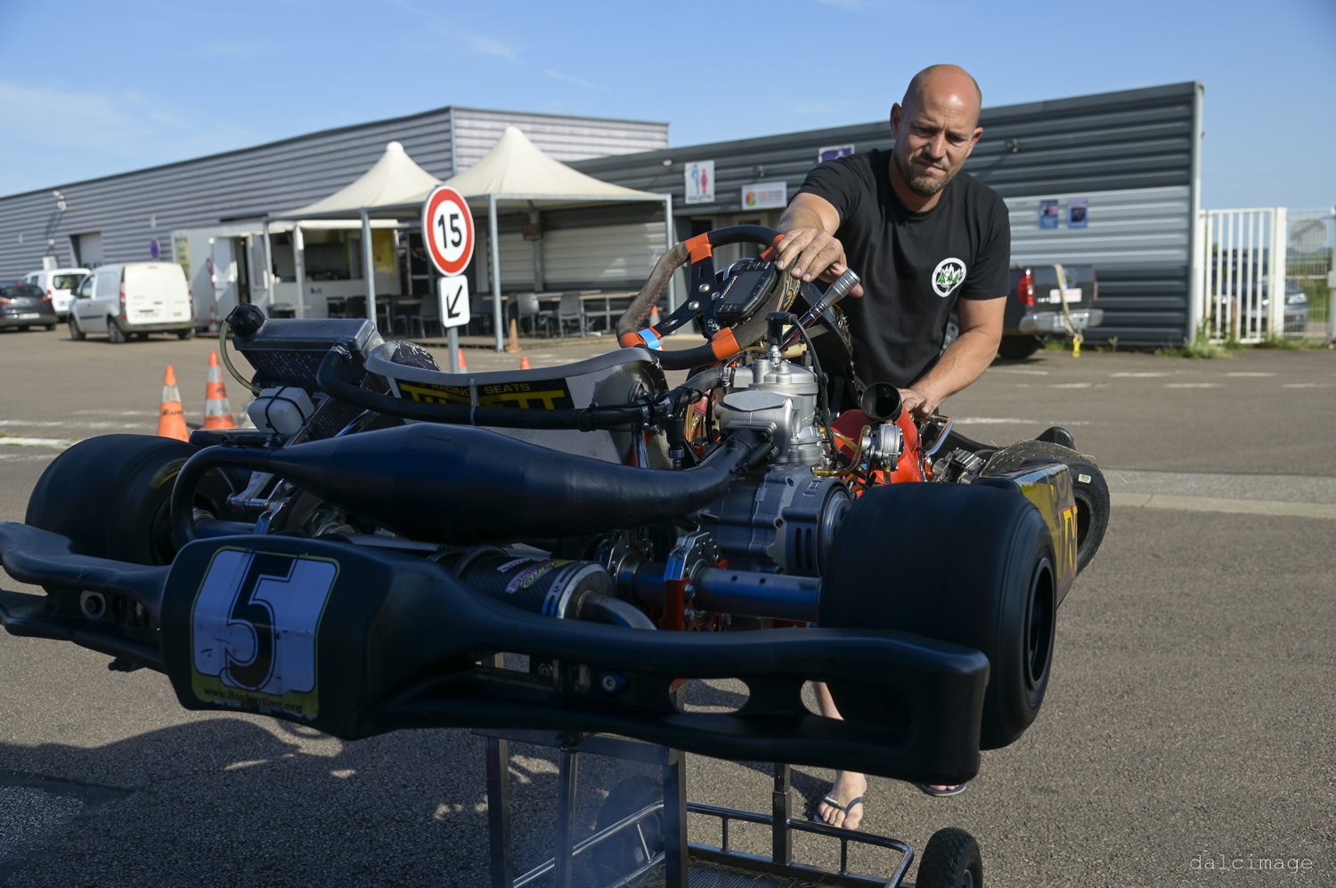 Voiture sur le circuit de pouilly - asaav.ch