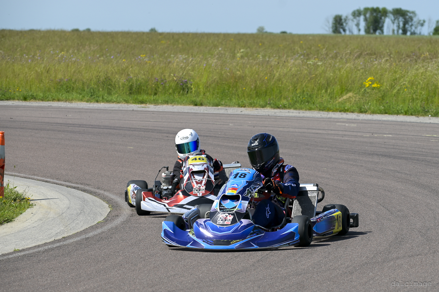 Voiture sur le circuit de pouilly - asaav.ch