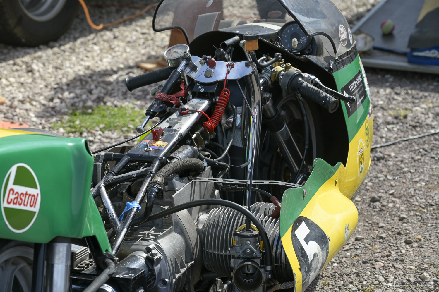 Voiture sur le circuit de pouilly - asaav.ch