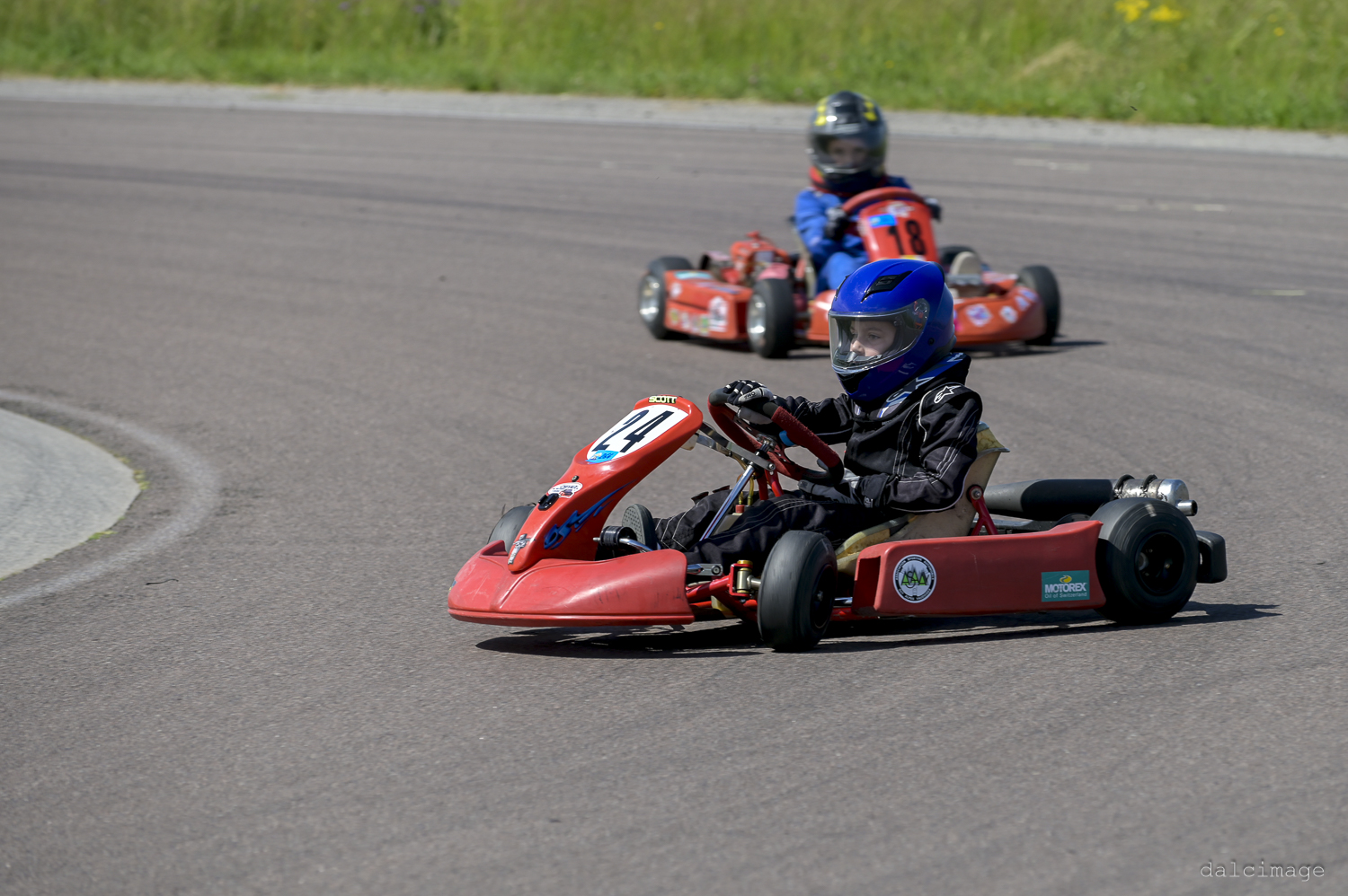 Voiture sur le circuit de pouilly - asaav.ch