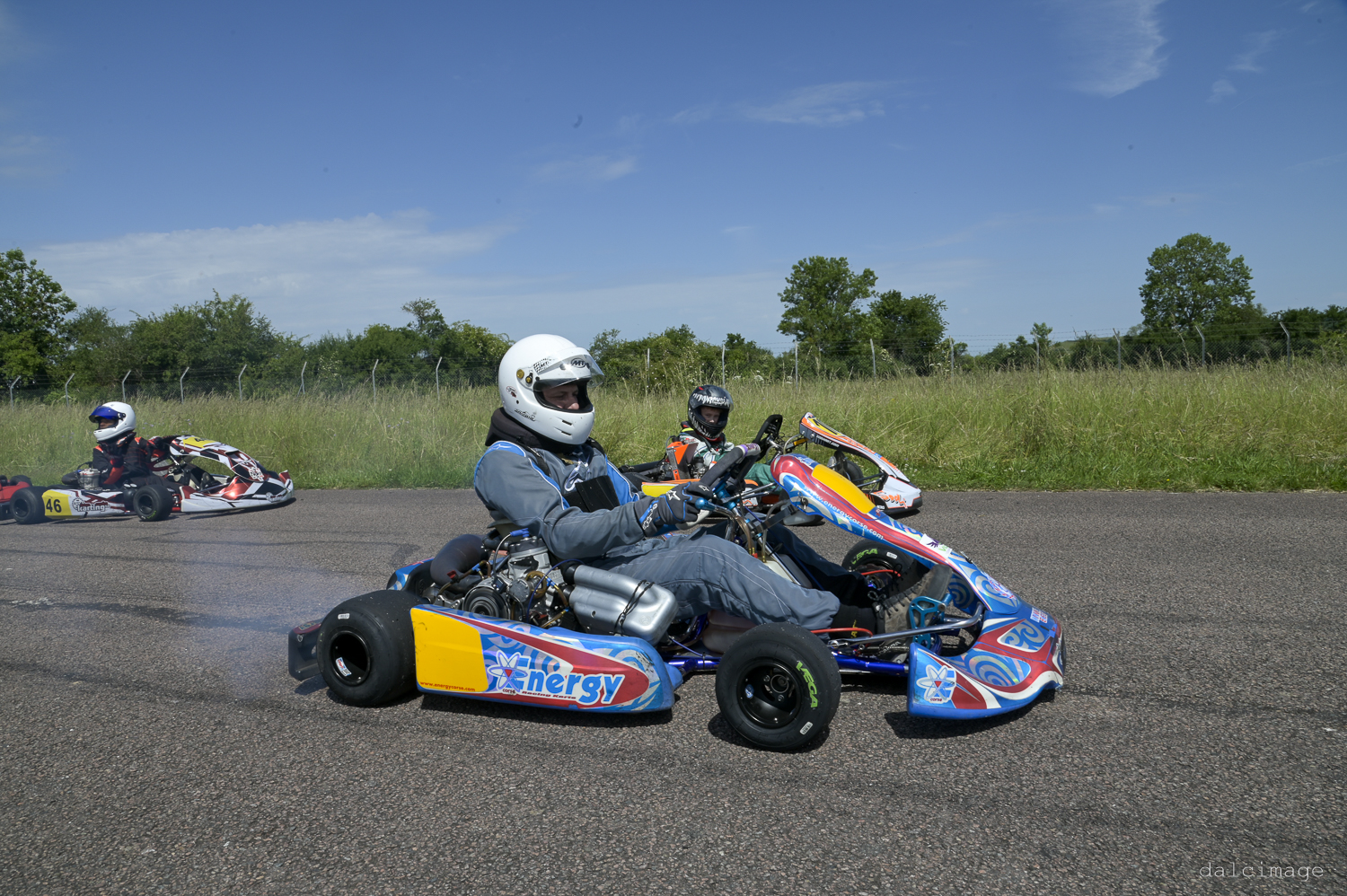 Voiture sur le circuit de pouilly - asaav.ch