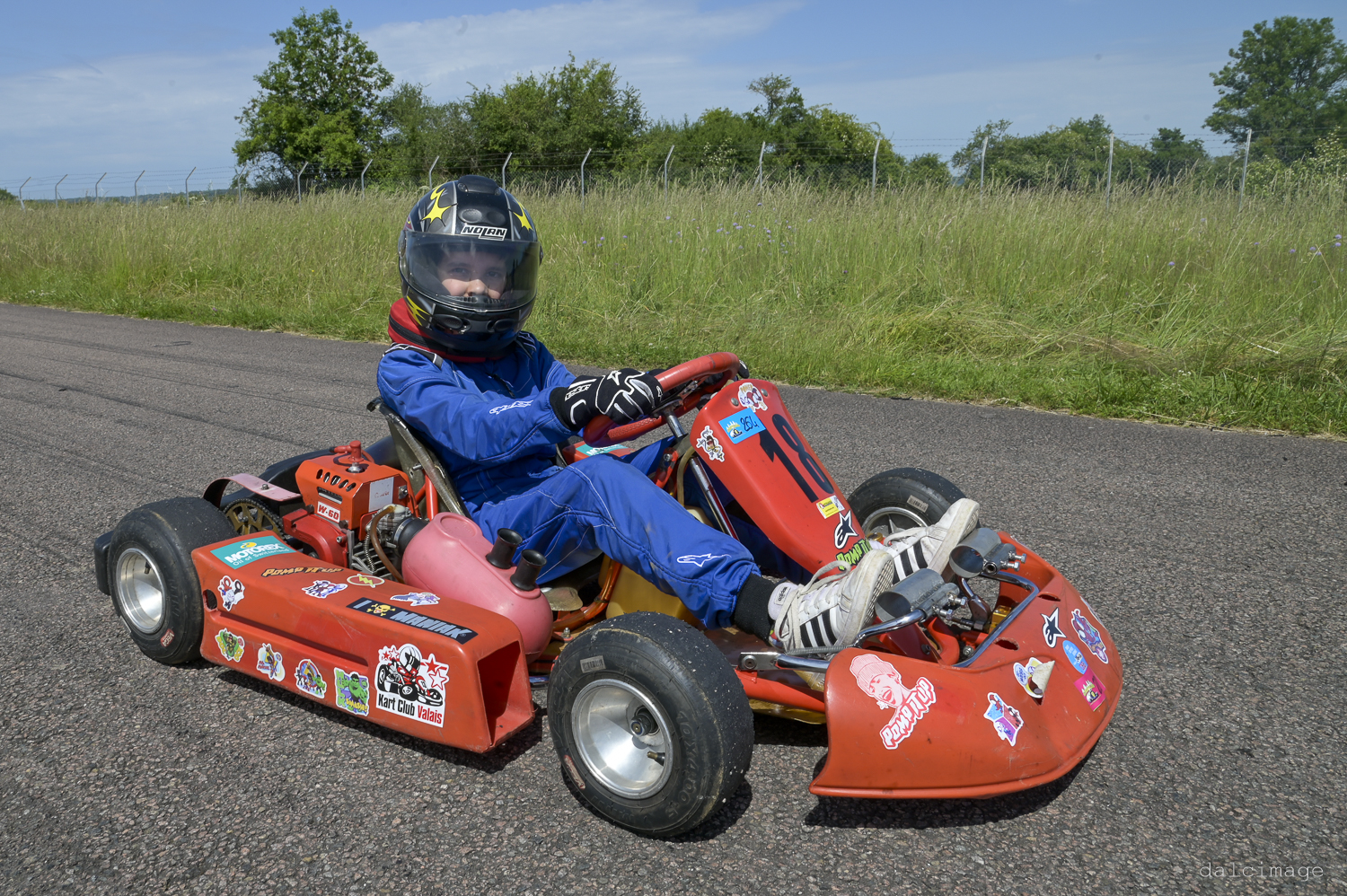 Voiture sur le circuit de pouilly - asaav.ch