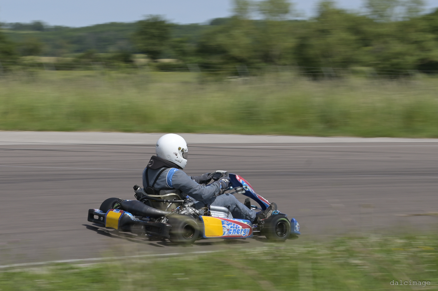 Voiture sur le circuit de pouilly - asaav.ch