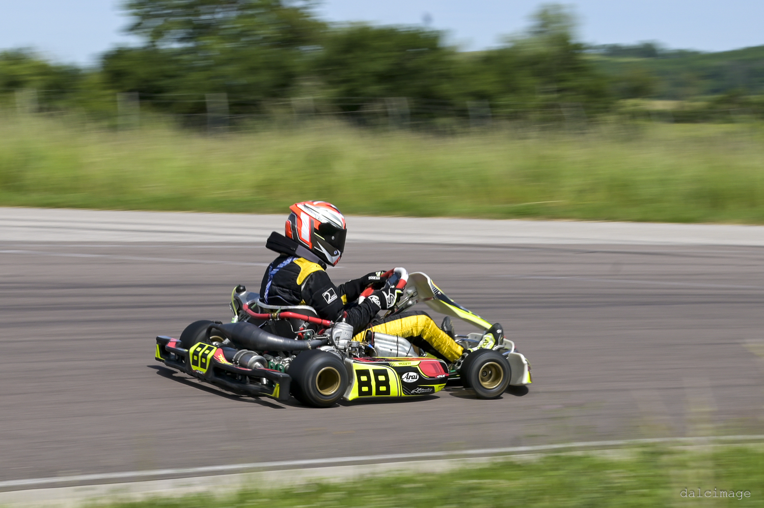 Voiture sur le circuit de pouilly - asaav.ch