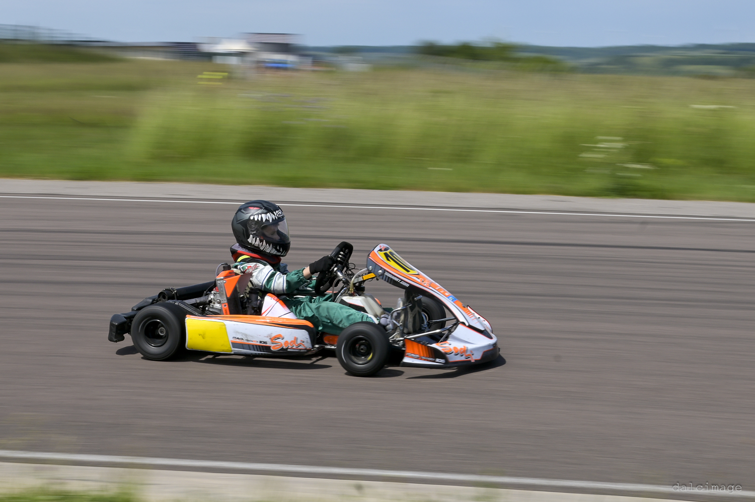 Voiture sur le circuit de pouilly - asaav.ch