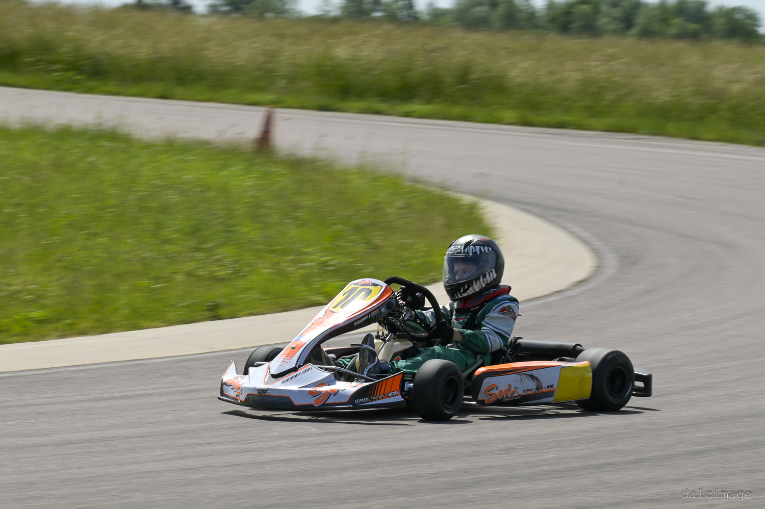 Voiture sur le circuit de pouilly - asaav.ch